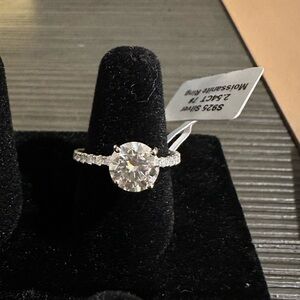 Elegant Silver Moissanite Ring